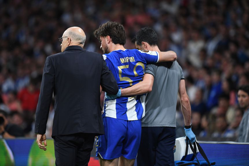 Martim Fernandes saiu amparado do relvado - Foto: Rogério Ferreira/KAPTA+