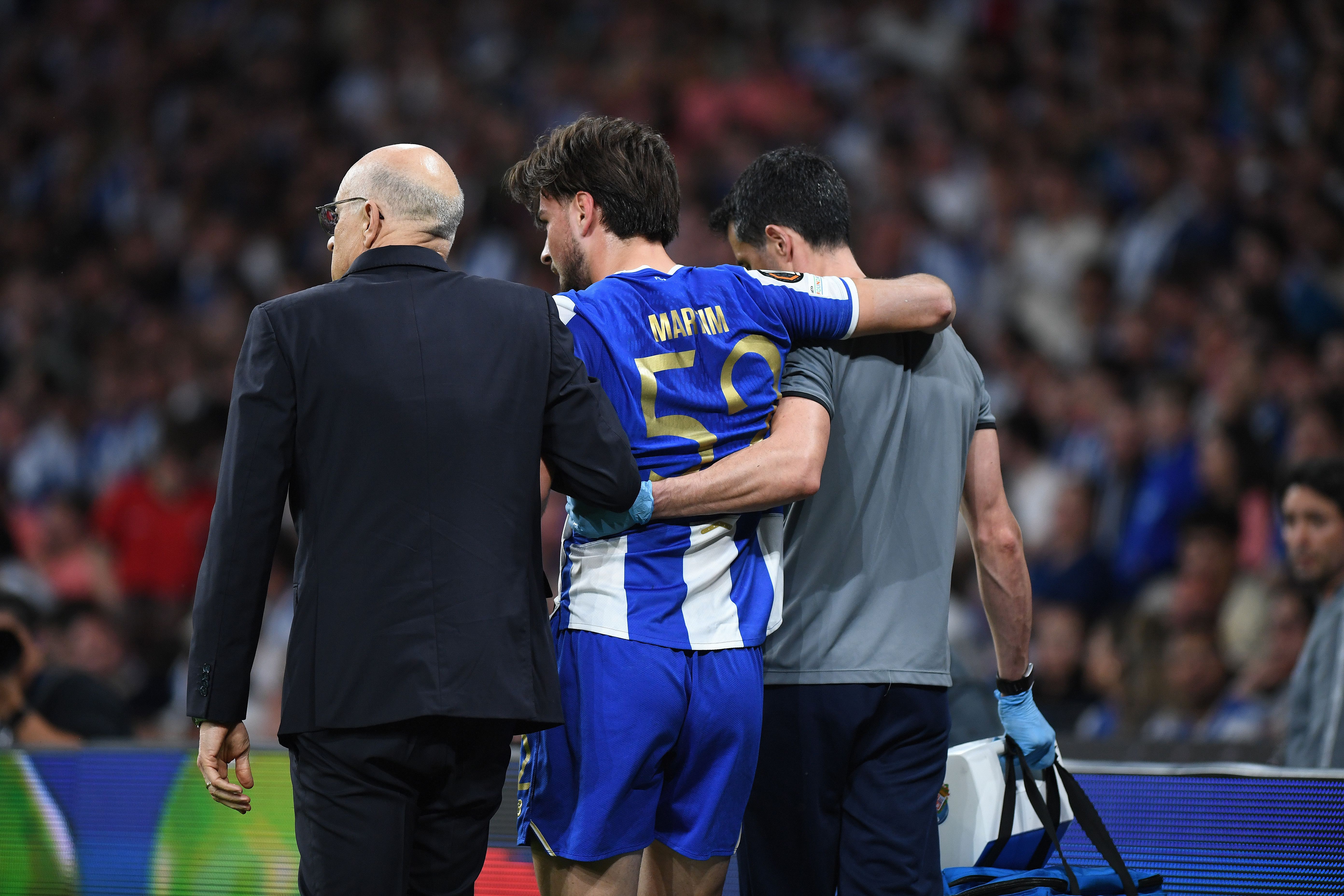 Martim Fernandes saiu lesionado ainda na primeira parte. Foto: Rogério Ferreira/Kapta+ (FC Porto-Nottingham Forest)