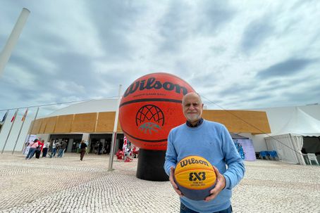 Carlos Barroca no Pavilhão Municipal de Albufeira      Fotografia A BOLA