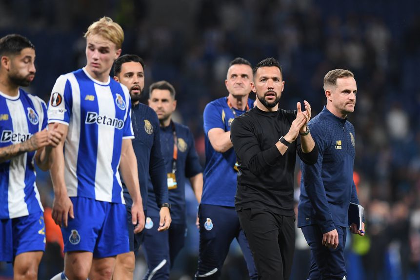 Farioli agradeceu apoio dos adeptos depois do empate com o Nottingham Forest - Foto: Rogério Ferreira/Kapta+