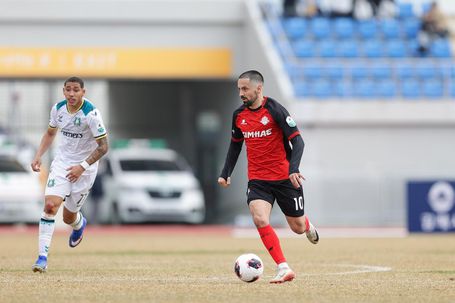 Bruno Costa está na primeira época ao serviço do Gimhae. Foto: DR