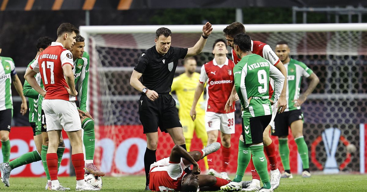 Confirma-se o pior: acabou a época para Niakaté