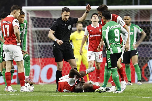 Defesa-central dos arsenalistas só regressará aos relvados na próxima temporada