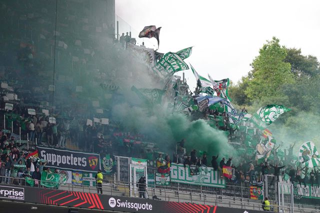 Aficionados do conjunto sevilhano marcaram presença em bom número na Pedreira