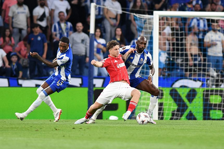 Pablo Rosario e Fofana foram titulares no miolo portista - Foto: Rogério Ferreira/KAPTA+