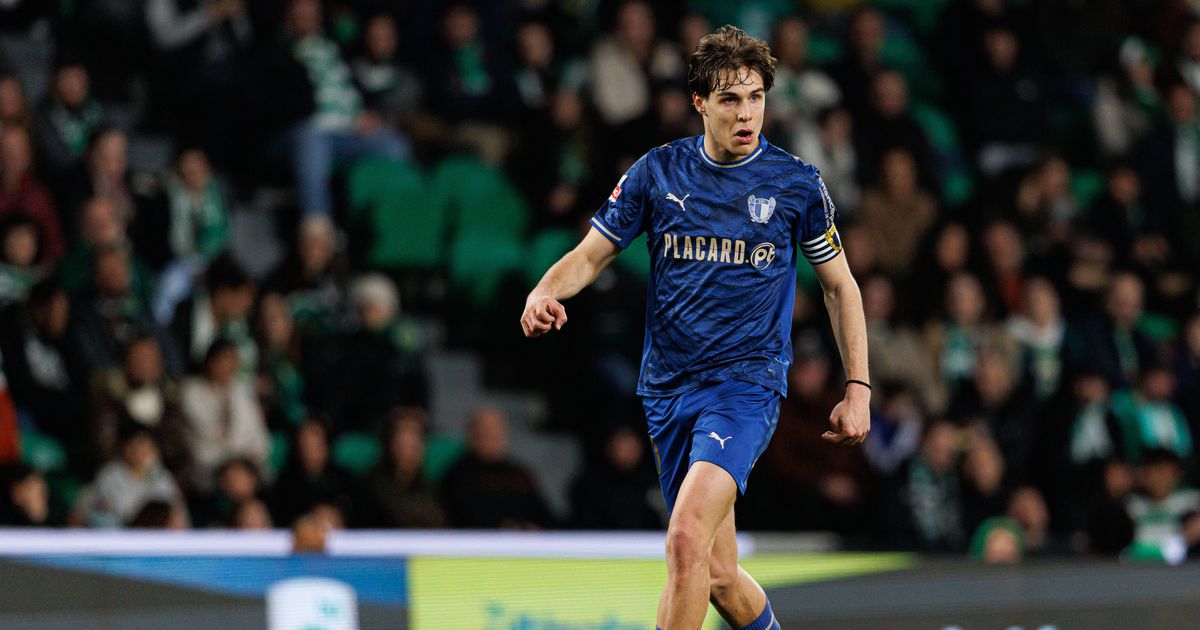 Gustavo Sá à frente de Andreas Schjelderup e Victor Froholdt