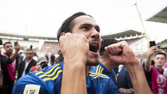 VÍDEO: o golaço de Cavani no último minuto que deu a vitória ao Boca Juniors na Sul-americana