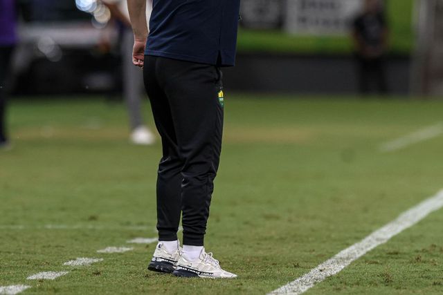 Cuiabá vence por 3-0 na estreia de Petit