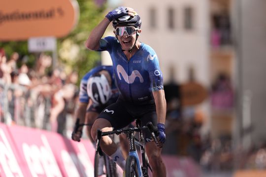 Espanhol Pelayo Sanchez foi o mais forte na etapa de gravilha do Giro