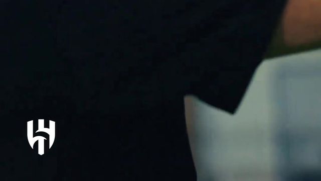 Jorge Jesus faz a festa com jovens adeptos do Al Hilal nos treinos