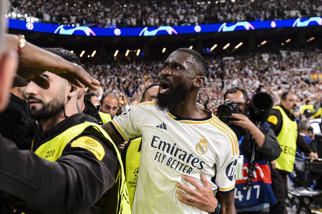 Rudiger beijou o VAR e acabou a noite a dançar com os adeptos (vídeos)