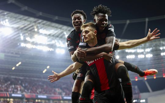Bayer Leverkusen vence Augsburg e completa época invicta (veja o resumo)