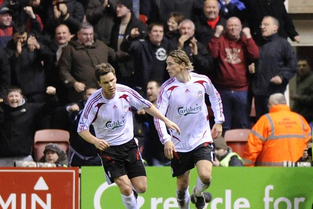 Steve Finnan e Fernando Torres