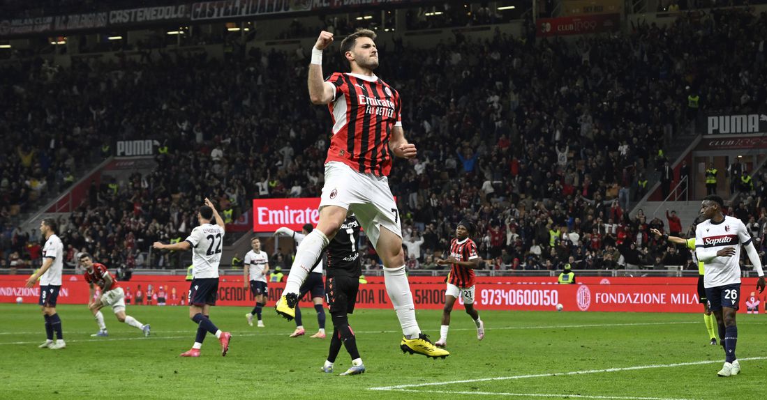 Santiago Giménez entrou e marcou dois golos na vitória do Milan