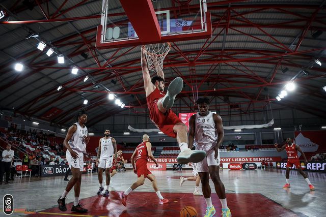 Começou o play-off: Benfica-V. Guimarães bombástico!
