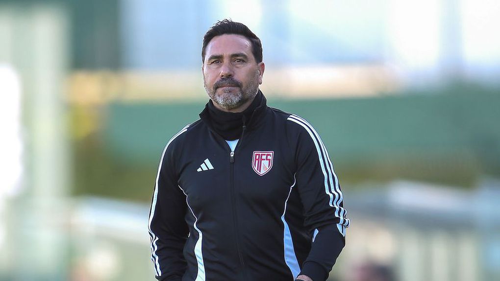 Técnico deixou palavras de esperança na hora do adeus à Vila das Aves (Foto: LUSA)