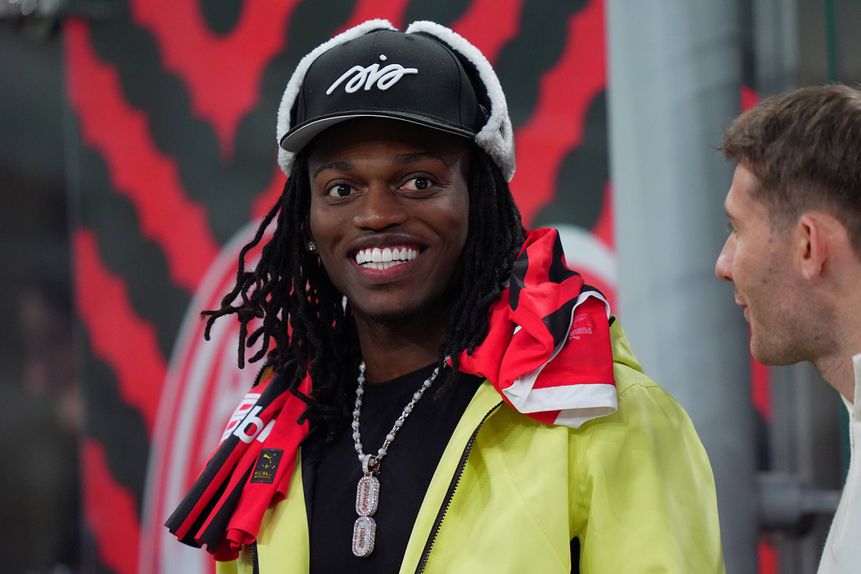 Rafael Leão nas bancadas de San Siro (Foto: Imago)
