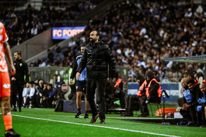 Técnico da formação minhota sublinha que a equipa está preparada para o desafio diante do Santa Clara (Foto: Famalicão)