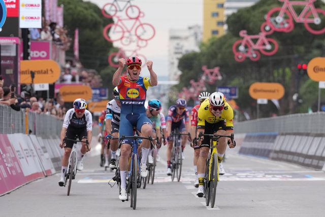 Giro d'Italia: Pedersen agarrou a primeira camisola rosa