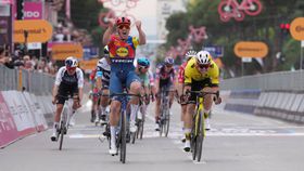 Giro d'Italia: Pedersen agarrou a primeira camisola rosa
