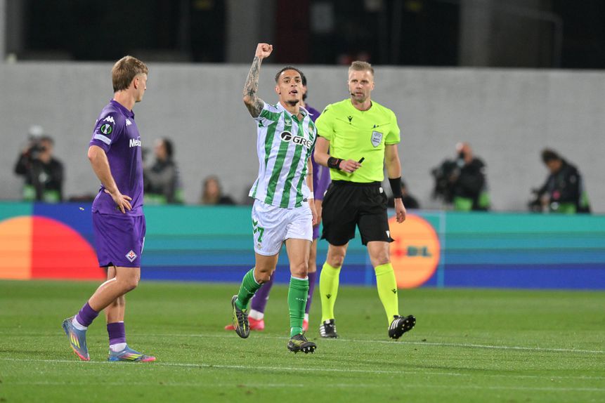 Antony fez um golo e uma assistência no Estádio Artemio Franchi, diante da Fiorentina (IMAGO)