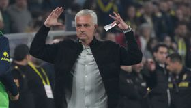 Mourinho: «Passo as noites na discoteca e escolho o onze por moeda ao ar»