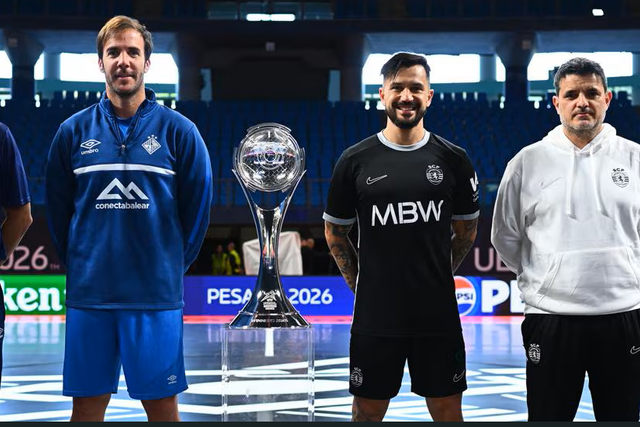 Antonio Vadillo, Carlos Barrón, João Matos e Nuno Dias, capitães e treinadores de Palma e Sporting (UEFA)