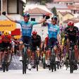 Giro de Itália: vitória surpresa de Guillermo Silva em etapa acidentada