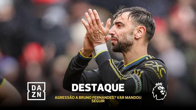 Bruno Fernandes é atingido por um braço na cara, mas o VAR manda seguir