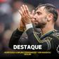 Bruno Fernandes é atingido por um braço na cara, mas o VAR manda seguir