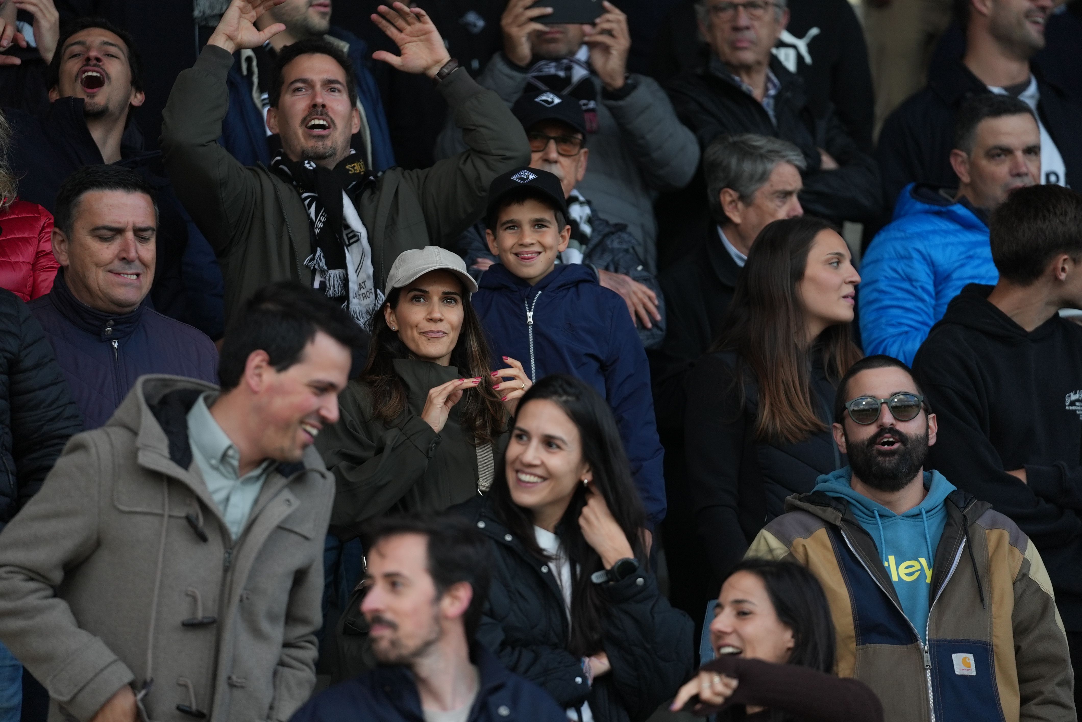 Mulher e filho de Ruben Amorim estiveram na bancada a apoiar a Académica - Foto: A BOLA