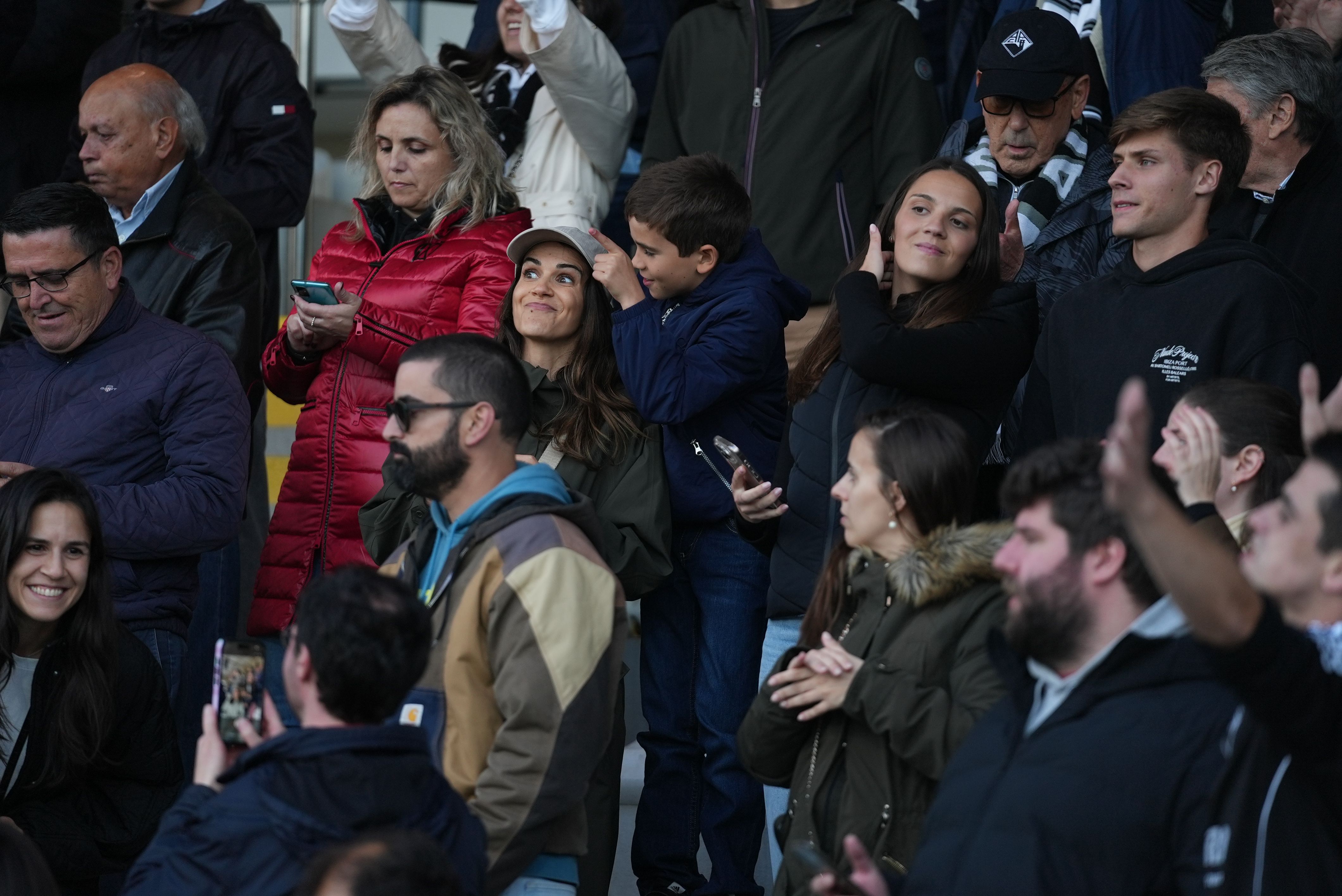 Mulher e filho de Ruben Amorim estiveram na bancada a apoiar a Académica - Foto: A BOLA