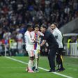 Paulo Fonseca a falar com Endrick e Afonso Moreira no Lyon