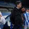 VÍDEO: ultras do Pescara lançam fogo de artíficio contra a polícia após descida