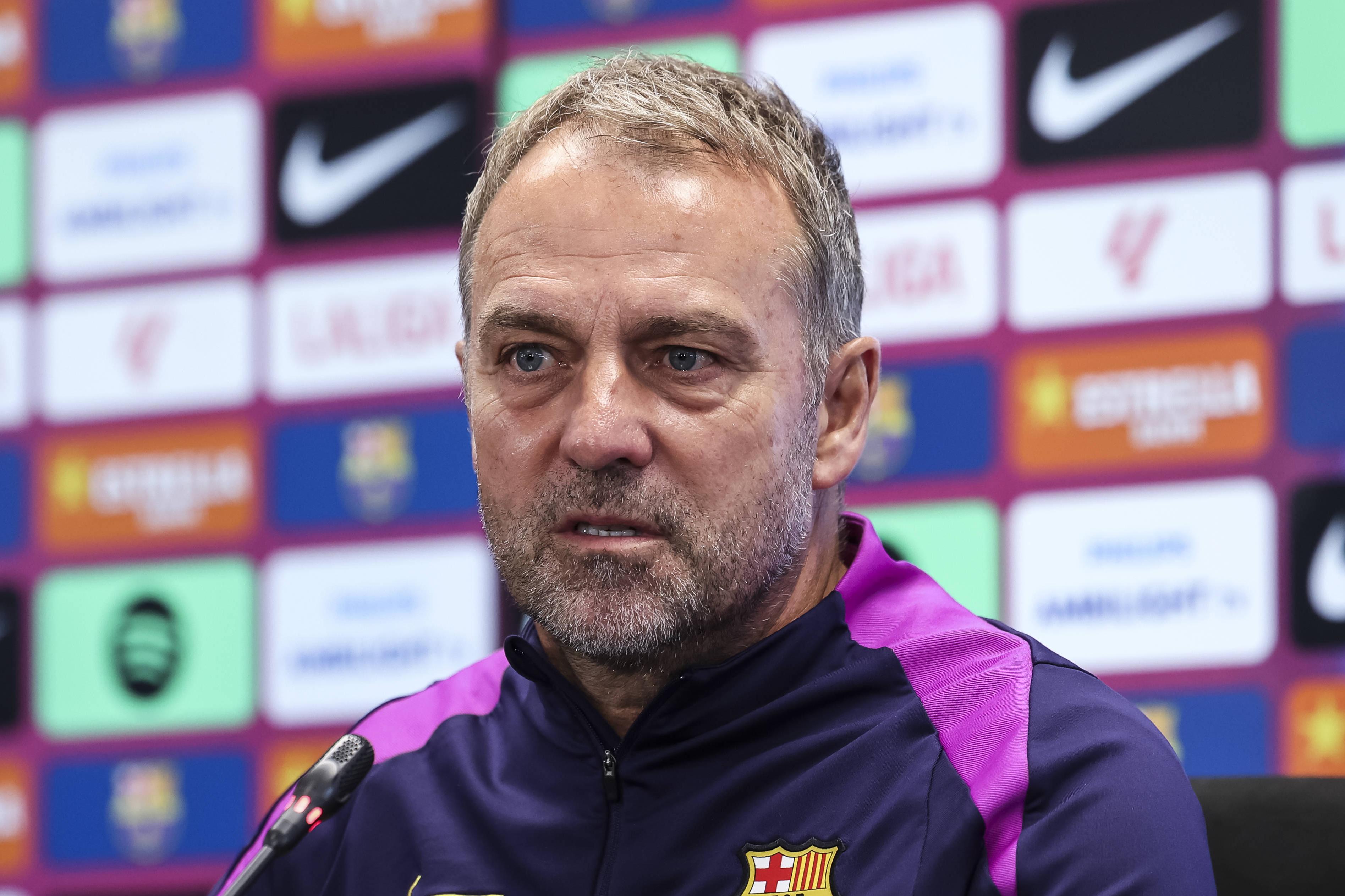 Hansi Flick, treinador do Barcelona, em conferência de imprensa