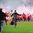 Slavia ia festejar o título, mas adeptos invadem o relvado e jogo não acaba (vídeo)