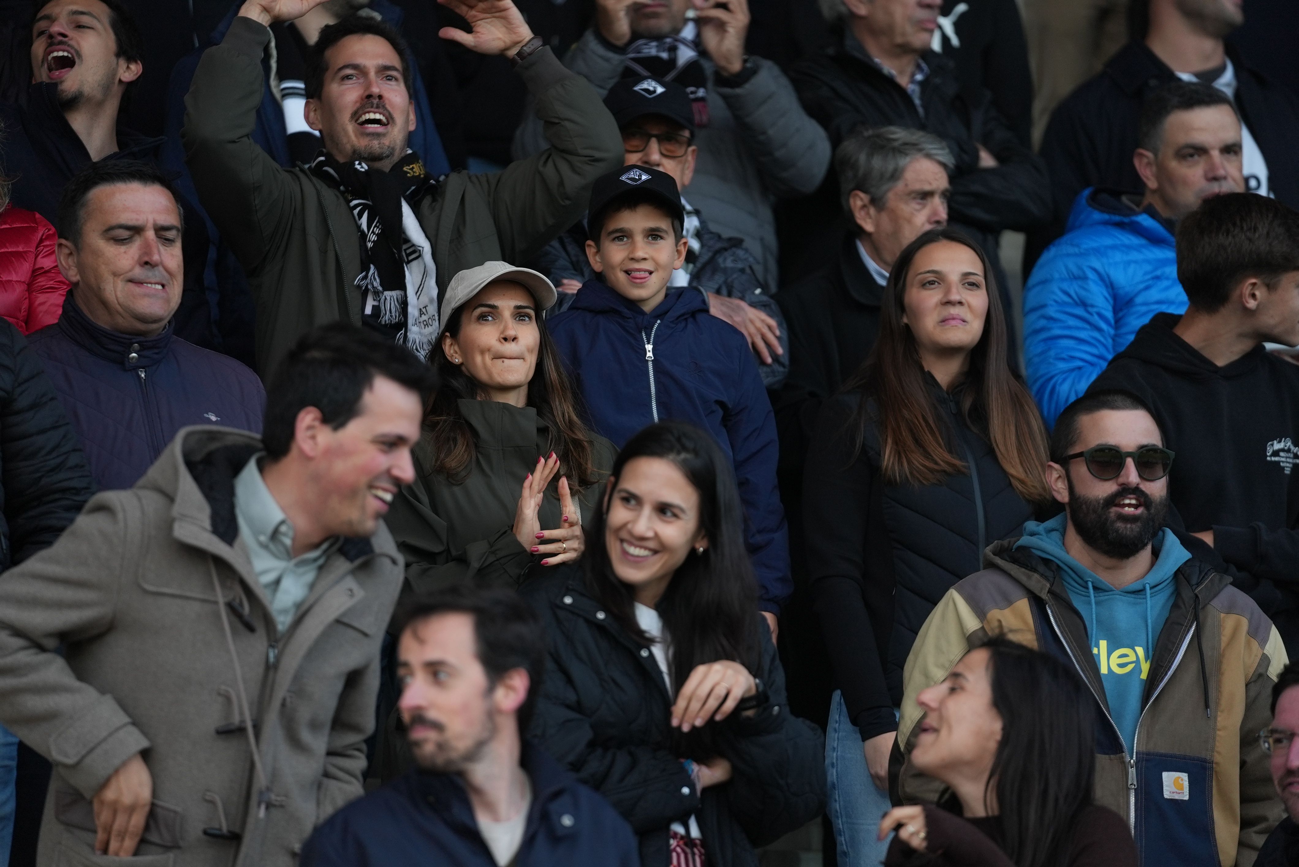Mulher e filho de Ruben Amorim estiveram na bancada a apoiar a Académica - Foto: A BOLA