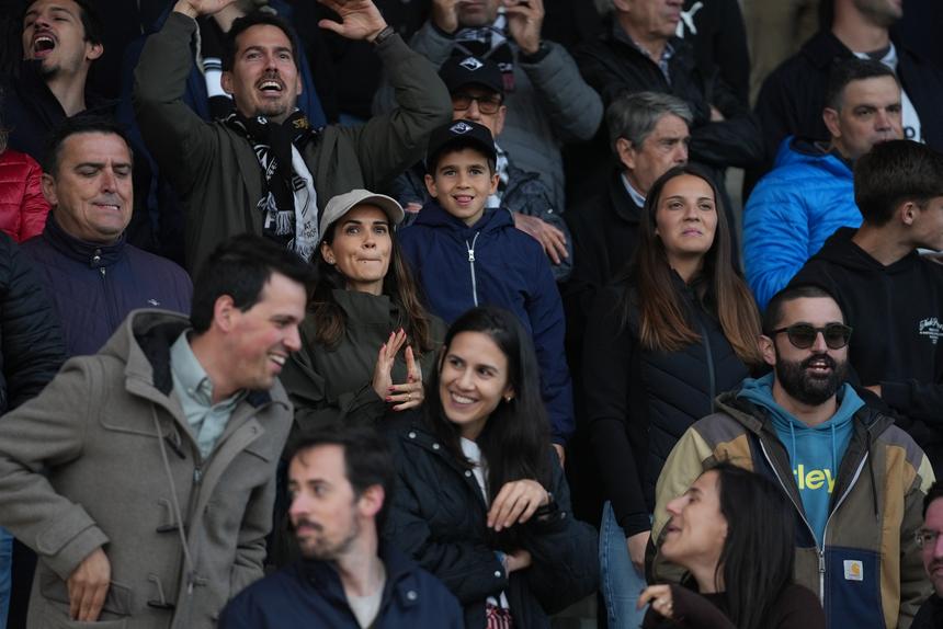 Mulher e filho de Ruben Amorim estiveram na bancada a apoiar a Académica - Foto: A BOLA