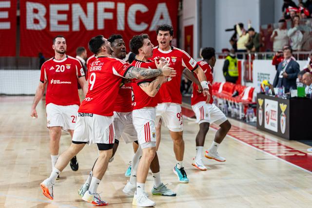 Benfica vence clássico com o FC Porto e sonha com a Champions