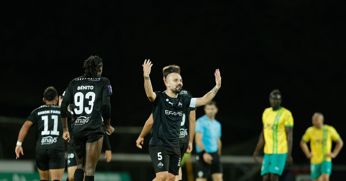 Recuperação épica deixa Académica mais perto da Liga 2