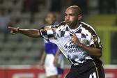 A celebração que era marca registada do 'pistoleiro' Silva - Foto: A BOLA