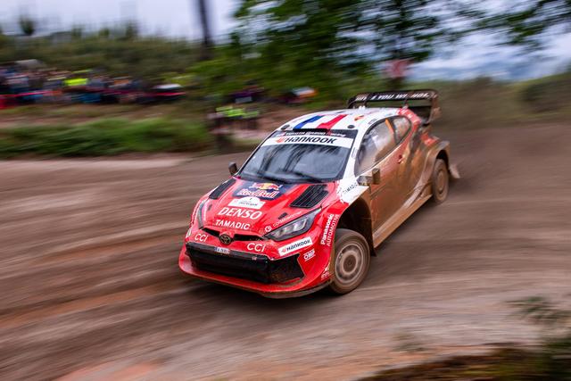 Rali de Portugal: Ogier reforça liderança em dia de dilúvio