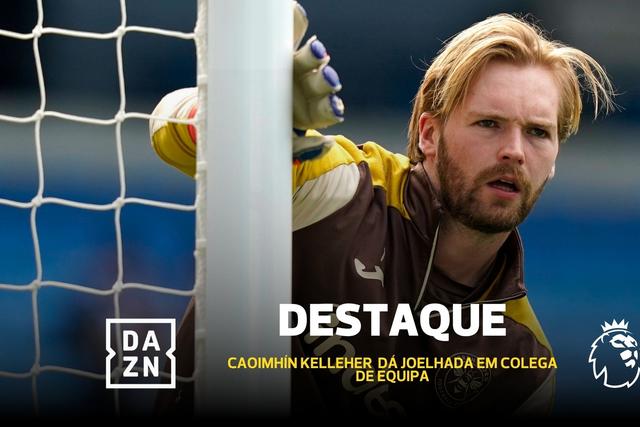 Levar uma joelhada na cabeça é mau, mas quando é de um colega de equipa...