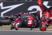 Marc Márquez caiu de forma aparatosa