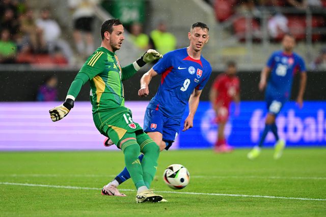 Bozerník marca na goleada da Eslováquia ao País de Gales