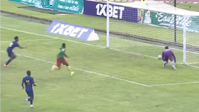 Vídeo: surreal defesa de Onana e confusão no relvado