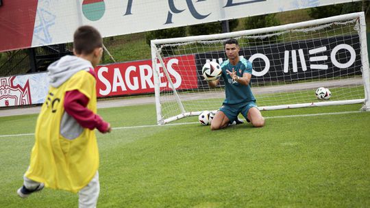 Fotos: Seleção com 'pequenos' reforços e Ronaldo até foi à baliza