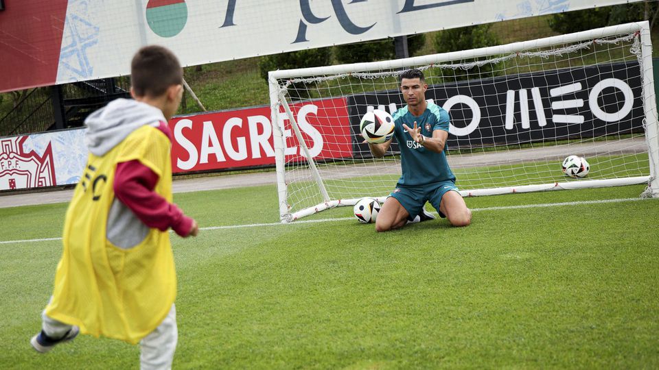 Fotos: Seleção com 'pequenos' reforços e Ronaldo até foi à baliza