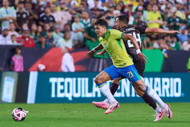 Evanilson assinala estreia pelo Brasil e colegas do FC Porto reagem