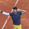 Alcaraz vence Zverev em cinco sets e conquista Roland Garros